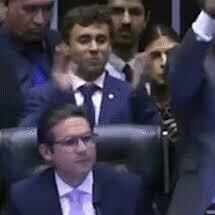 Imagem de compartilhamento para o artigo Vídeo: Deputada Camila Jara empurra Nikolas Ferreira e cena viraliza nas redes da MS Todo dia